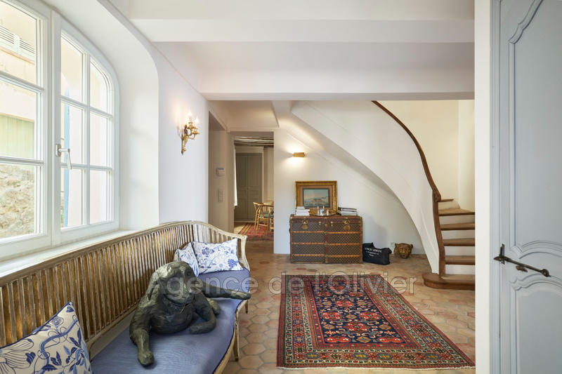 Maison - 451 m² - 13 pièces