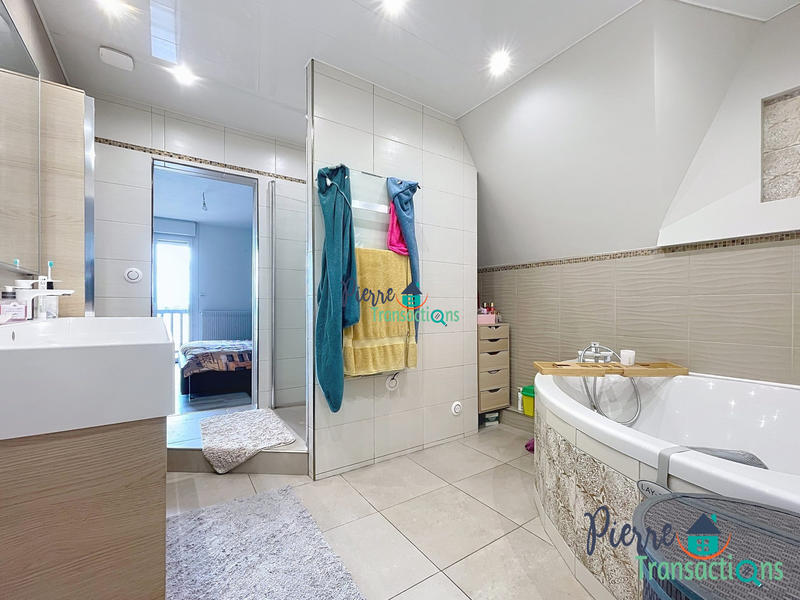 Maison - 200 m² - 5 pièces