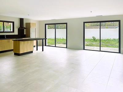 Maison - 145 m² - 5 pièces