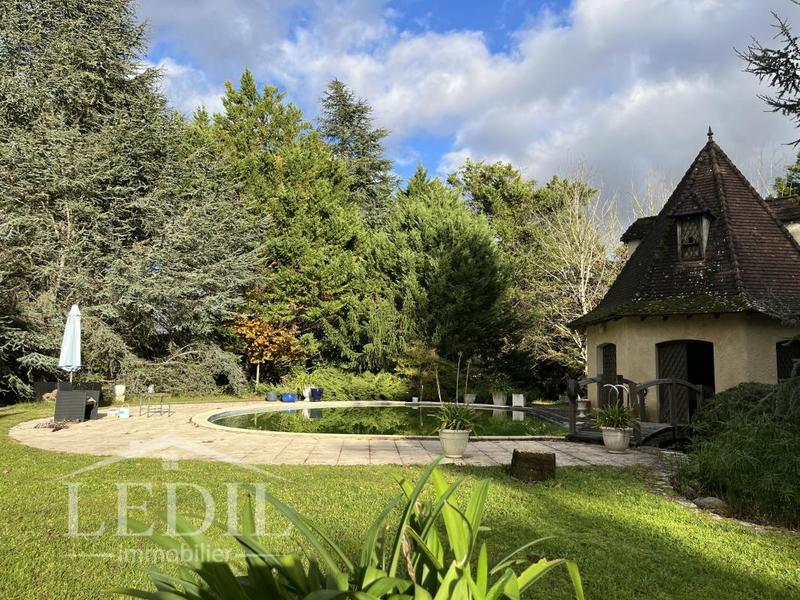 Maison - 224 m² - 6 pièces