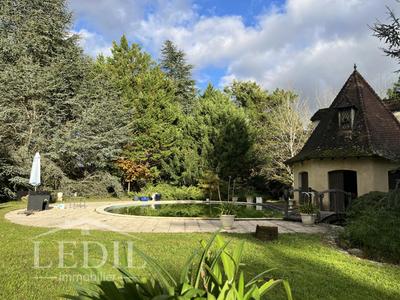 Maison - 224 m² - 6 pièces