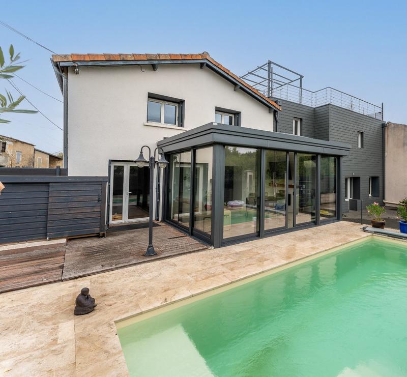 Maison - 187 m² - 9 pièces