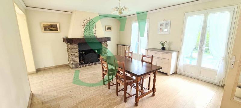 Maison - 233 m² - 7 pièces