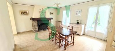 Maison - 233 m² - 7 pièces