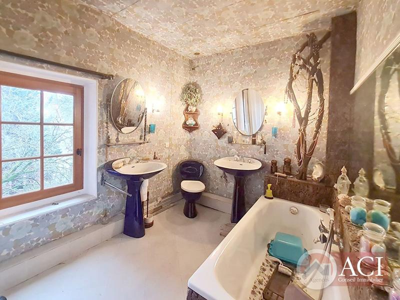 Maison - 280 m² - 5 pièces