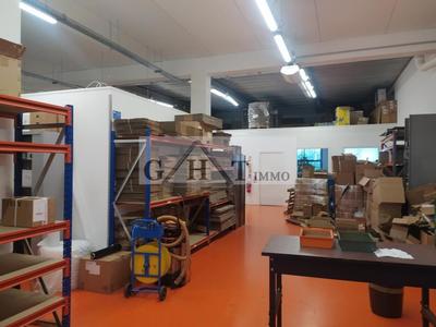 Entrepôt - 660 m²