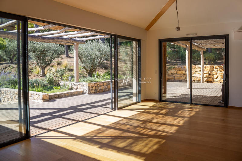 Maison - 250 m² - 5 pièces