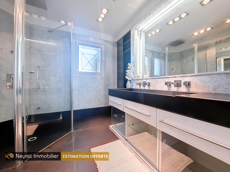 Maison - 181 m² - 8 pièces