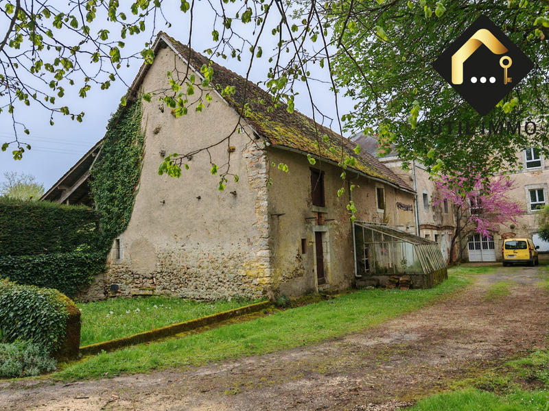 Maison - 1 062 m² - 13 pièces