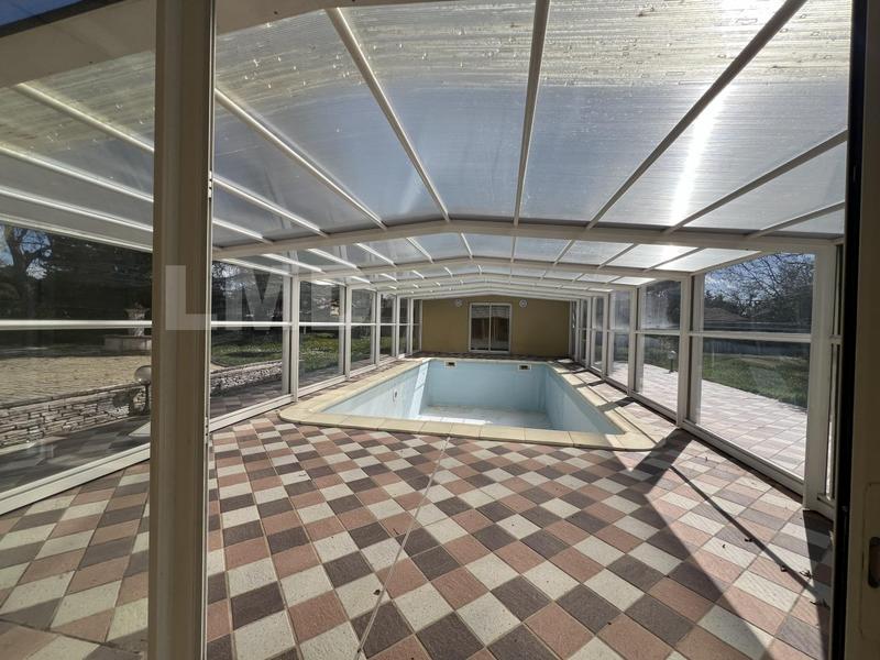 Maison - 230 m² - 13 pièces