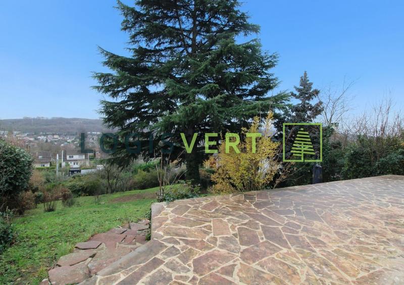 Maison - 256 m² - 11 pièces