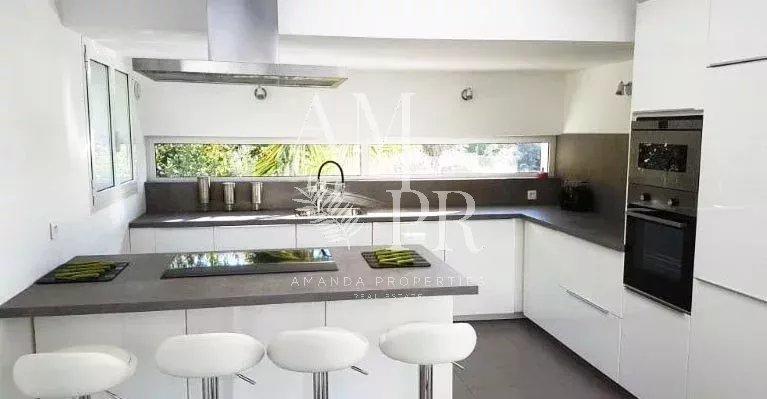 Maison - 262 m² - 7 pièces