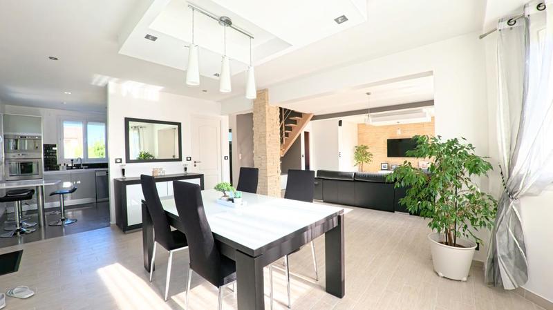 Maison - 191 m² - 6 pièces