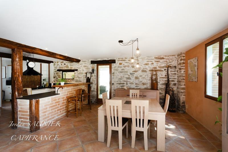 Maison traditionnelle - 317 m² - 9 pièces