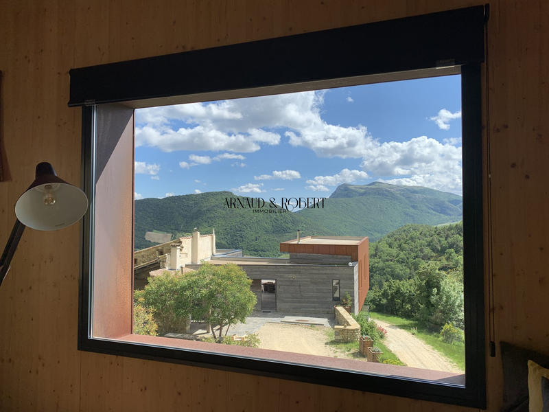 Maison - 600 m² - 25 pièces