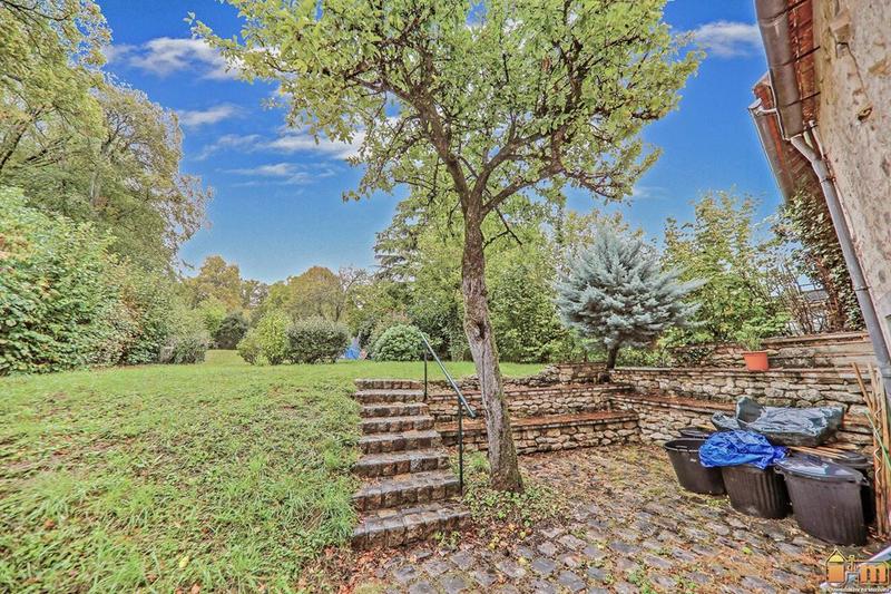 Maison - 250 m² - 9 pièces