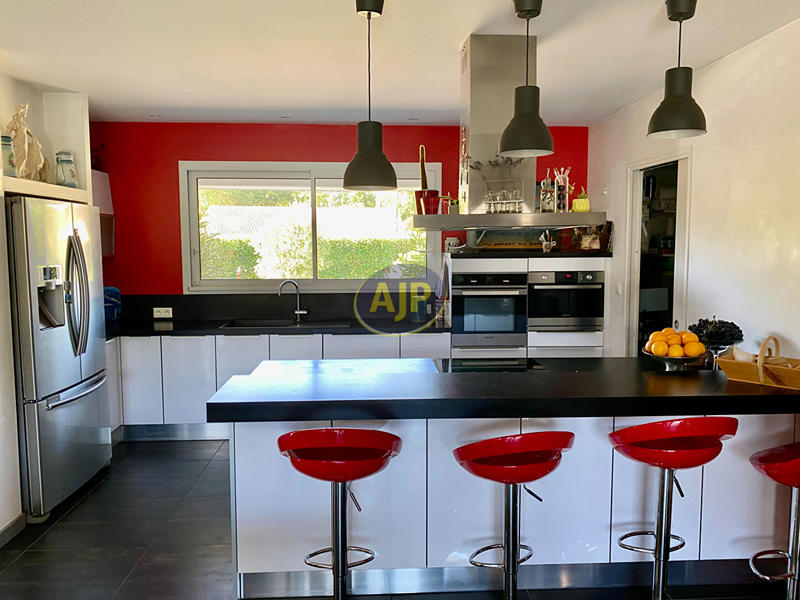 Maison - 157 m² - 4 pièces