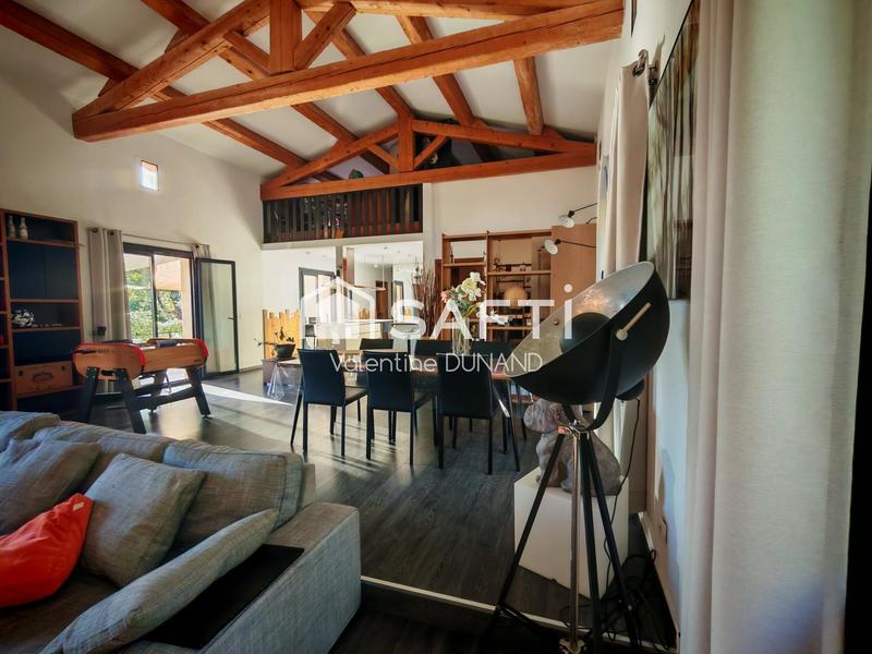 Maison - 226 m² - 6 pièces