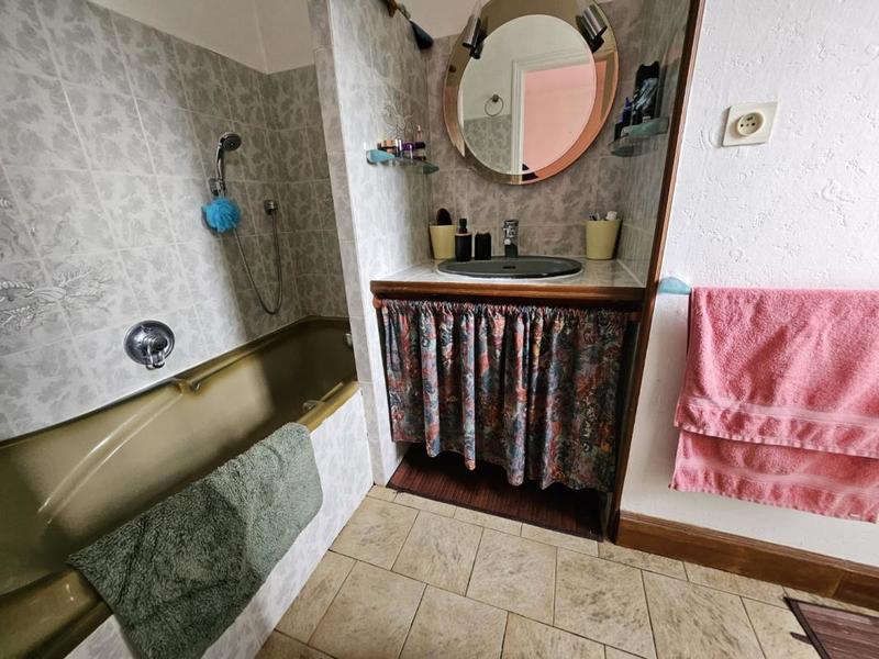 Maison - 222 m² - 9 pièces