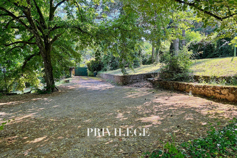 Maison - 225 m² - 7 pièces