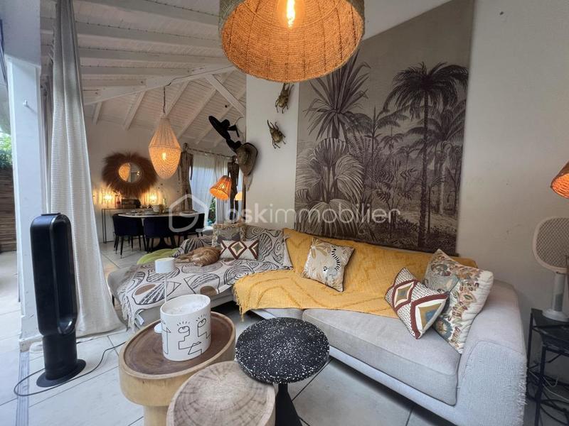 Propriété - 256 m² - 14 pièces