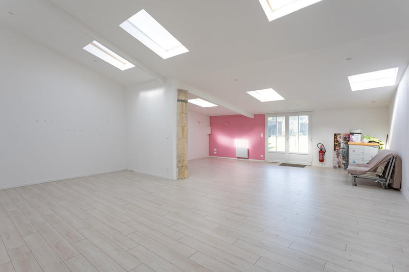 Maison - 243 m² - 5 pièces