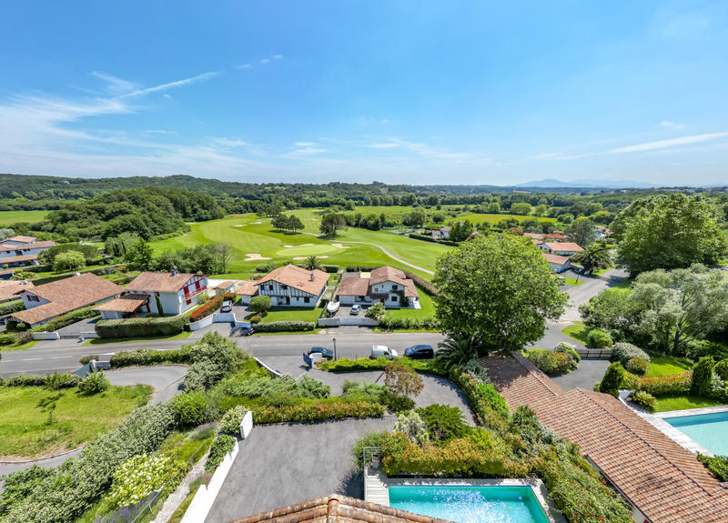 Villa - 200 m² - 5 pièces