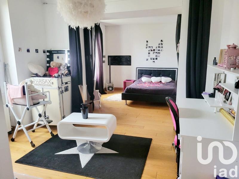 Maison - 330 m² - 8 pièces