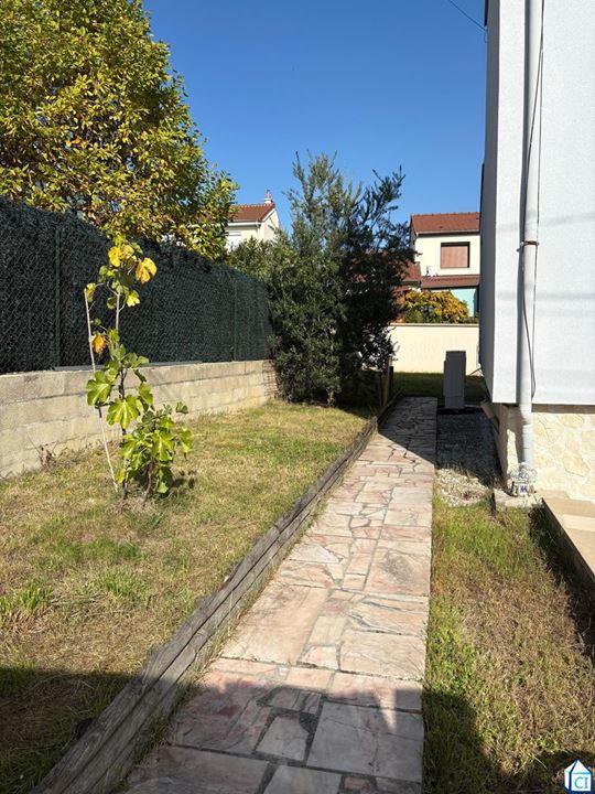 Maison traditionnelle - 88 m² - 4 pièces