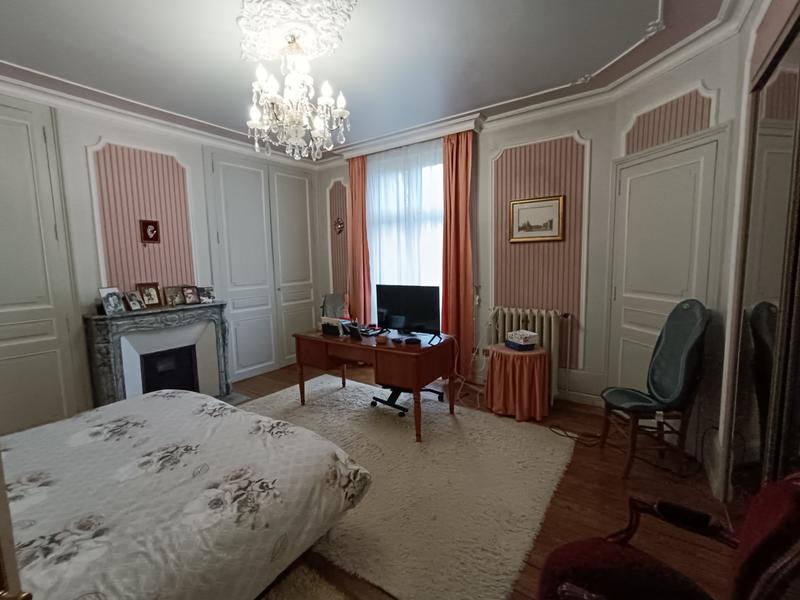 Maison - 337 m² - 12 pièces