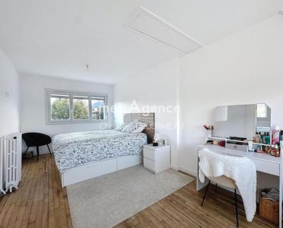 Maison - 94 m² - 5 pièces