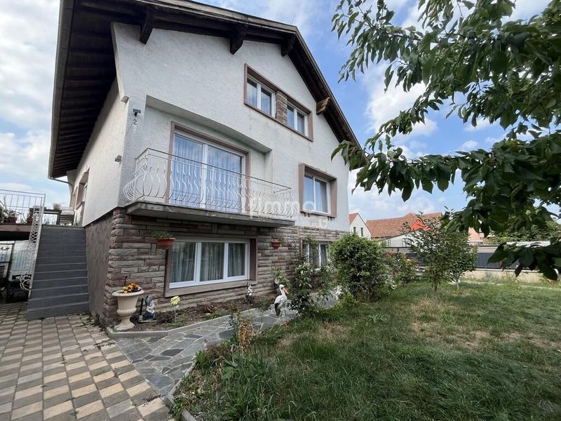 Maison - 252 m² - 10 pièces