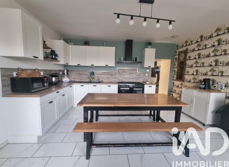 Maison - 230 m² - 7 pièces