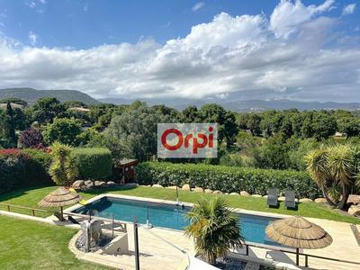 Villa - 169 m² - 5 pièces