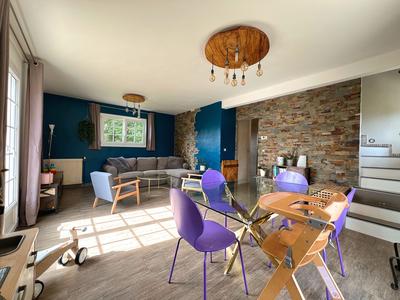 Maison traditionnelle - 82 m² - 4 pièces