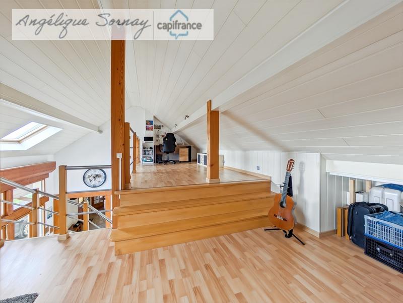 Maison - 210 m² - 8 pièces