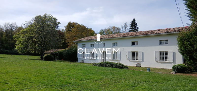 Maison - 310 m² - 13 pièces