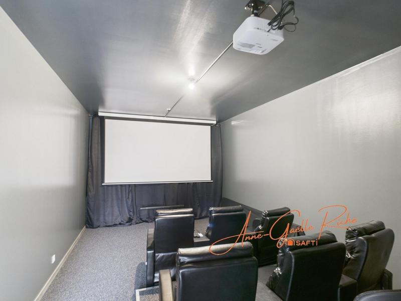 Maison - 210 m² - 6 pièces