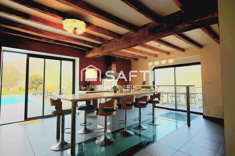 Maison - 240 m² - 6 pièces