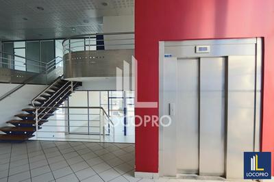 Local d'activité / Entrepôt - 2 390 m²