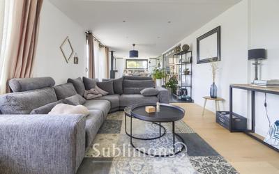 Maison - 235 m² - 9 pièces