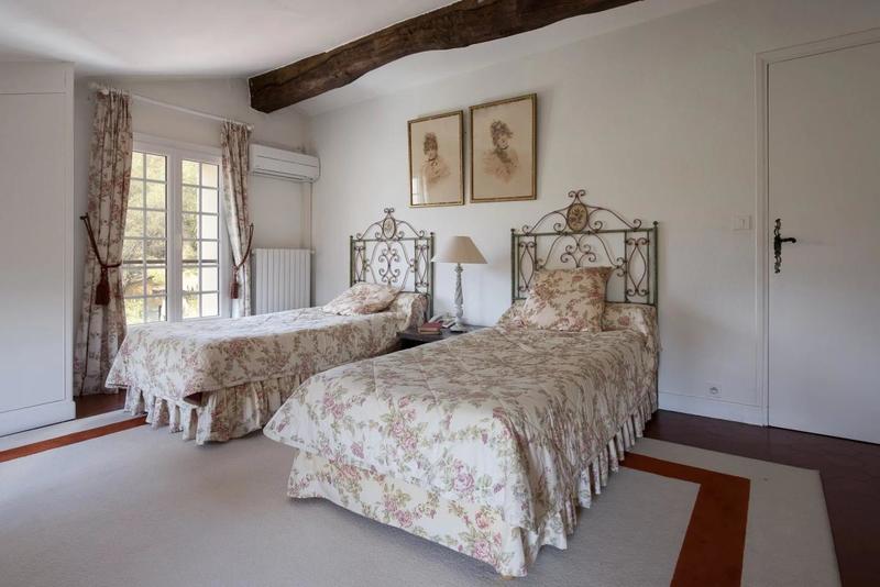 Propriété - 520 m² - 15 pièces