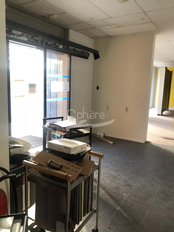 Local commercial - 350 m² - 1 pièce