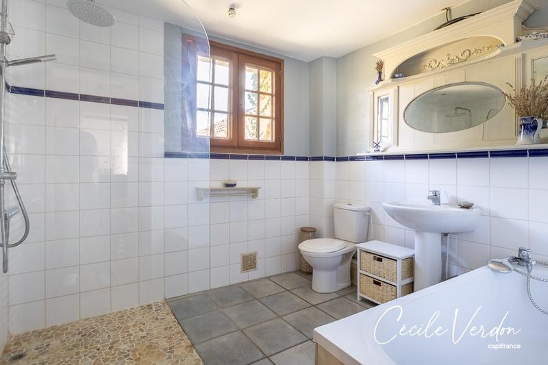 Corps de ferme - 250 m² - 7 pièces