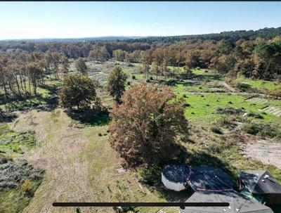 Terrain - 31 811 m²