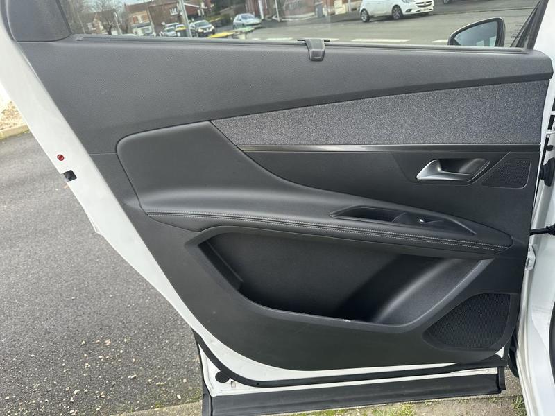 Peugeot 3008 Allure 1.2 Turbo 130 Eat8