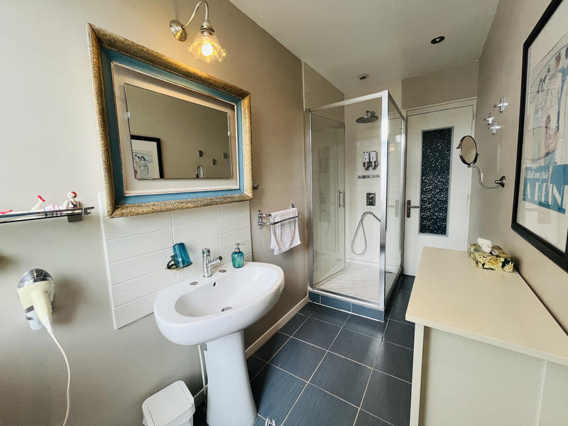 Maison - 202 m² - 10 pièces