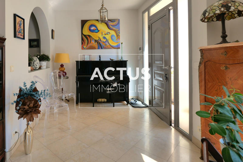 Maison - 200 m² - 7 pièces