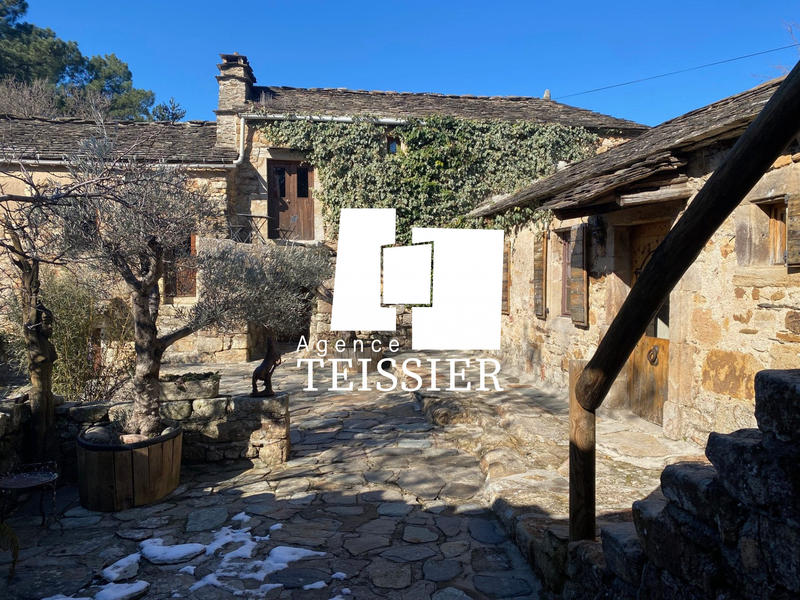 Maison - 270 m² - 18 pièces