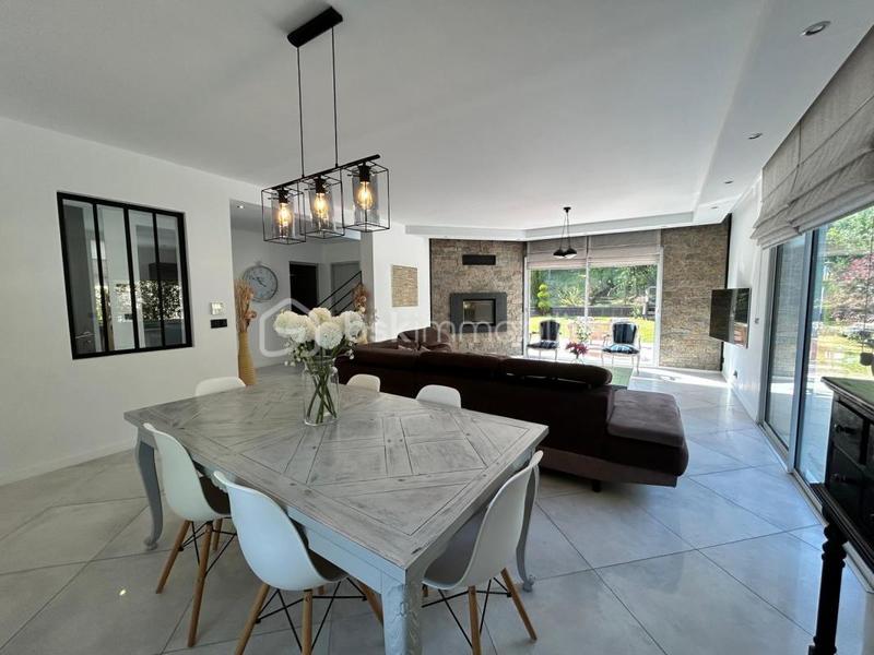 Maison - 164 m² - 6 pièces